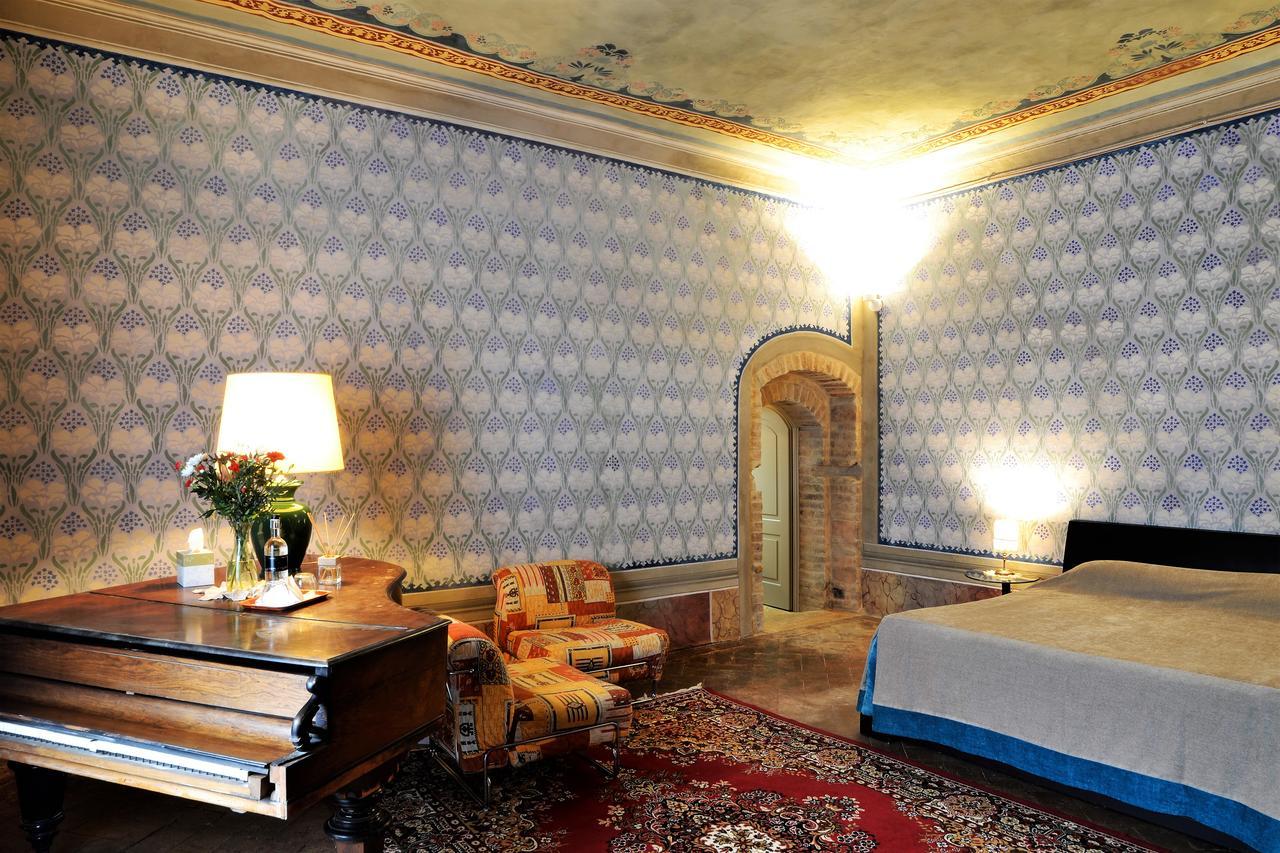 مبيت وإفطار مونتالشينو Il Palazzo Del Cardinale الغرفة الصورة
